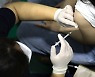 "또 화이자"..40대男 2차 백신 맞고 10일 뒤 숨져