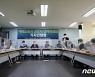 택배노조, 김포 대리점주 '골프·여행' 사진 공개..유족 측 "사실과 달라"