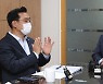 이야기 나누는 안철수 대표