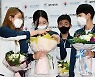여자 양궁대표팀 '예쁜 꽃에 시선 집중'[포토]