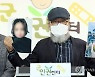 군 수사 비판하는 성추행 피해 이 중사 부친