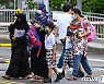 '위드코로나' 싱가포르 확진 2000명 첫 돌파..이틀만에 최다 경신