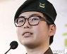 사회 원로들 "고 변희수 하사 전역처분 취소해야"..재판부에 의견서