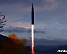 조선신보 "북한 '화성-8형'은 국방계획 따른 것..스스로 지켜야"