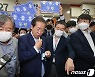 풍기인삼 시식하는 홍준표