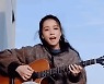 '가상인간' 칭화대 여학생 기타치며 노래..中 열광