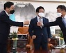 언론중재법 강행 처리 안 한다..與 특위 구성 제안