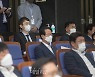 국민의힘 의원총회 참석한 김웅 의원