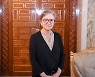 튀니지에서 아랍 최초 여성 총리 탄생, 실제 권력은?