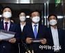 [포토]합의문 발표하는 윤호중-김기현, '언론미디어제도개선특위 구성 합의'