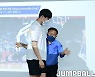 [JB포토] 2021 KBL 신인선수 오리엔테이션, 경기 규칙 교육 진행하는 KBL 박웅렬 심판부장