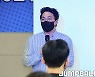 [JB포토] 2021 KBL 신인선수 오리엔테이션, SNS 및 미디어 교육 진행하는 KBSN 손대범 해설위원