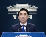 靑 "임기 내 남북회담 목표 설정 없어"..'대선용' 비판 일축