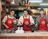 '떡볶이집 그 오빠'지석진 김종민 이이경 단체샷 '훈훈'