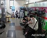 화천대유 사무실 1층에 대기중인 취재진