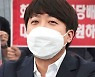 "국민 속인 죄로 봉고파직" vs "추악한 가면 찢겠다"