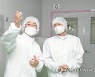 김강립 식약처장, 코로나19 백신 생산 현장 점검
