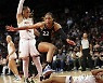 WNBA 라스베이거스, PO 1차전 승리..박지수는 1분 27초 출전