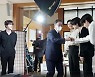 'BTS 열정페이' 보도에 탁현민 "못돼먹은 버릇 언제 고쳐질지"