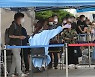 "백신 맞았지만 불안해서"..검사소 찾는 시민들