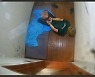 손발 뒤로 묶은 채..'새우꺾기' 고문한 외국인보호소