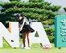 [포토] 귀요미 박현경 '우승 노리는 강력한 티샷'
