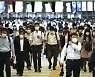 일본 '위드 코로나' 전환..NYT "백신 느림보 아시아, 미국 추월했다"