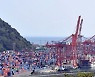 9월 수출 65년 만에 최고치,분주한 부산항