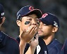 더블헤더 싹쓸이 승리 이끈 한동히어로 [사진]