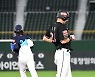 호잉,'찬스서 아쉬운 땅볼' [사진]