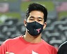 "행복한 첫 승" 꽃다발에 기념구까지, 다카하시 입을 다물지 못했다 [오!쎈 광주]