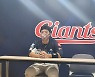 '포스트 이대호' 한동희 "선배 2000안타 친 날 좋은 기운 받아 좋은 결과"