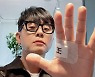 이승환, 윤석열 손바닥 '王' 글자 패러디..