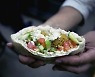 무슬림도, 유대인도 즐겨 먹는다..이스라엘 국민간식의 비결