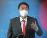 [단독] '골프접대·향응' 의혹 관련 인물, 여전히 윤석열 수행