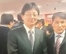 윤석열 따라다닌 '항문침 전문가',  과거 유승민과도 사진 찍었다