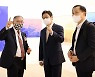 한국국제아트페어 찾은 황희 장관