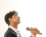 이찬원, 첫 미니앨범 '..선물' 선주문량 10만 장 돌파