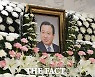 성모병원에 마련된 '포스트JP' 이완구 전 총리 빈소 [TF사진관]
