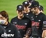 배정대-호잉,'연패탈출 이제 웃어도 되겠지?' [사진]