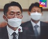 한발 물러선 중앙지검장.."그분, 정치인 아니다 단언 못해"