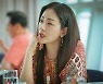 '매력부자' 오나라, '장르만 로맨스'로 스크린 컴백..극과 극 매력 과시