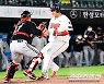 [포토] 이대호 '나랑 충돌은 피해줘'