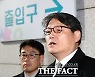 '김학의 출금' 첫 재판..이광철·검찰 서로 작심 비판