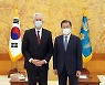 文대통령, 美 CIA 국장 접견.."한미동맹이 안보의 근간"