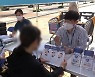 "의심하고, 전화 끊고, 다른 폰으로 확인"..보이스피싱 예방 나선 경찰