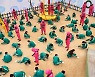 오징어게임에 난리난 전세계 학교들.."폭력성 모방 우려"