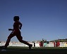 대표팀 20명 포함된 아프가니스탄 여자축구 선수들, 카타르로 대피
