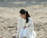 신민아, 해변에 강림한 청순 여신.."오늘도 갯마을 차차차" [TEN★]