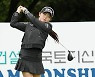 [포토]현세린 '반대 스윙으로 몸을 푼다'